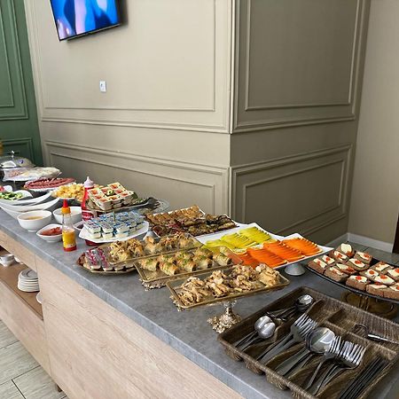 Resident Hotel Tashkent Bagian luar foto