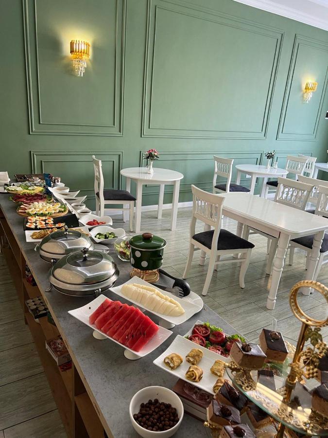 Resident Hotel Tashkent Bagian luar foto