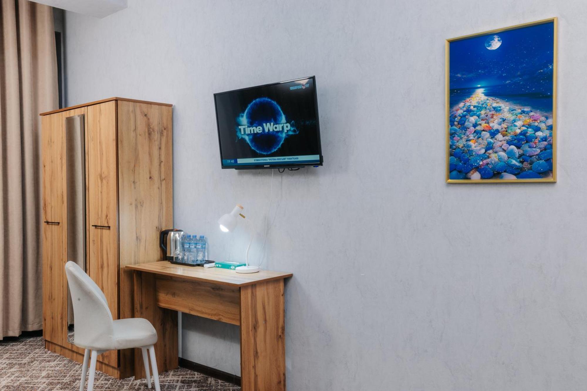 Resident Hotel Tashkent Bagian luar foto