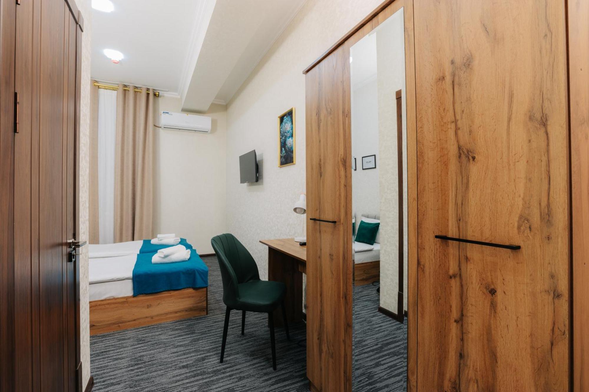 Resident Hotel Tashkent Bagian luar foto