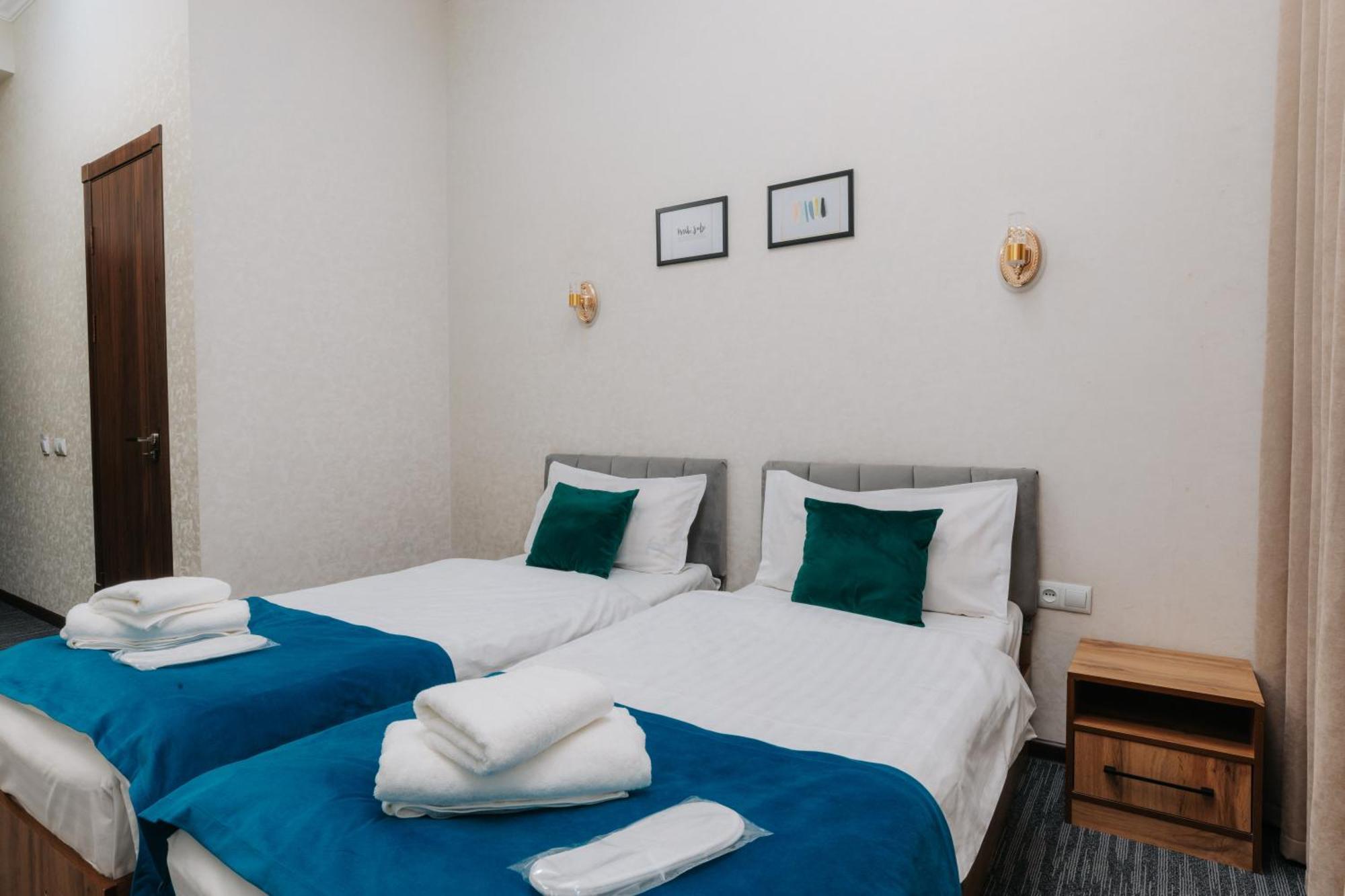 Resident Hotel Tashkent Bagian luar foto