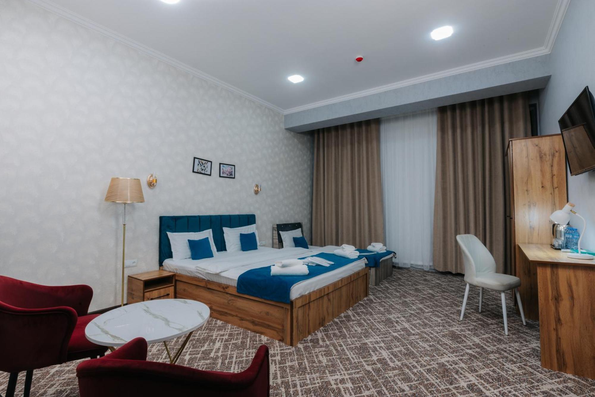 Resident Hotel Tashkent Bagian luar foto
