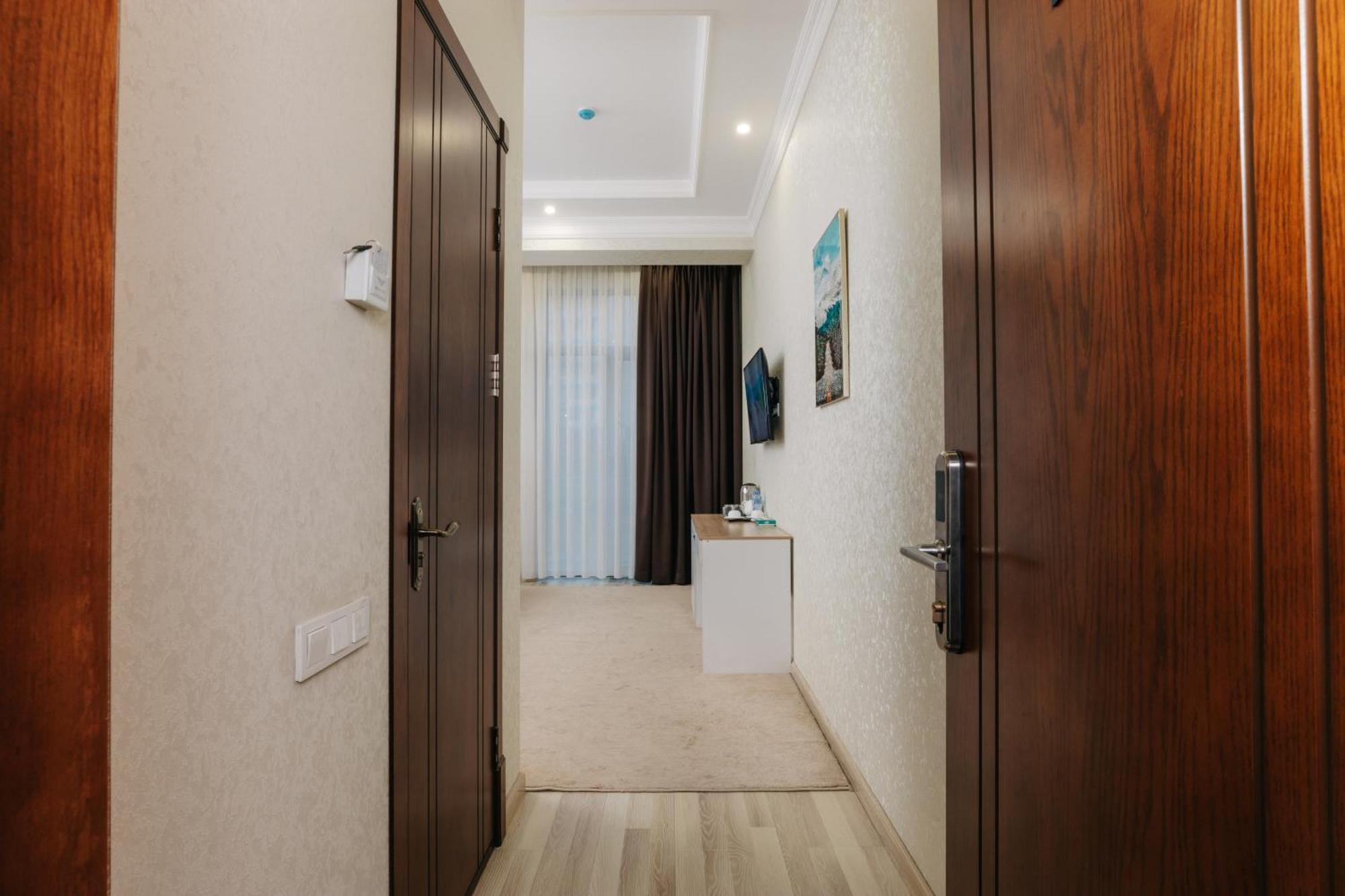 Resident Hotel Tashkent Bagian luar foto