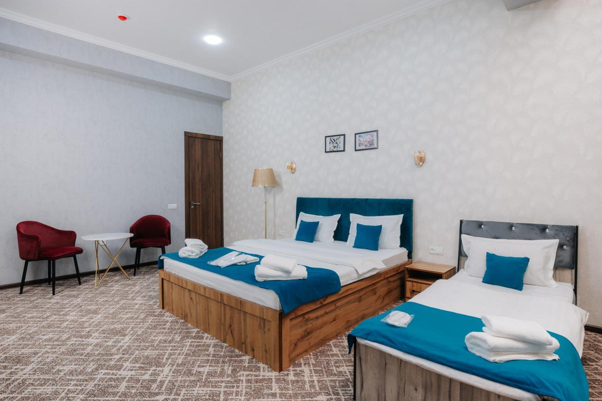 Resident Hotel Tashkent Bagian luar foto